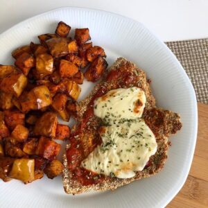 Milanesa de peceto con chips de calabaza