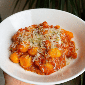 Ñoquis de papa con goulash